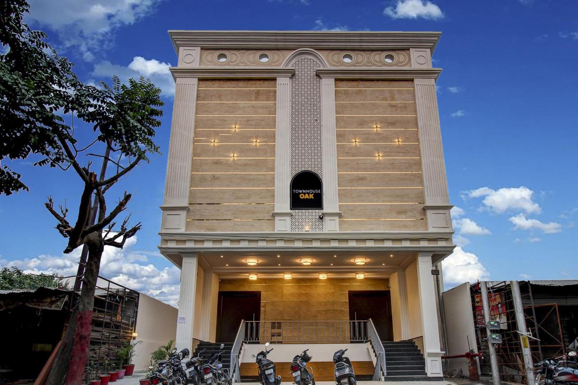Super Townhouse Oak Aurelia Grand Hotel Lucknow Luaran gambar