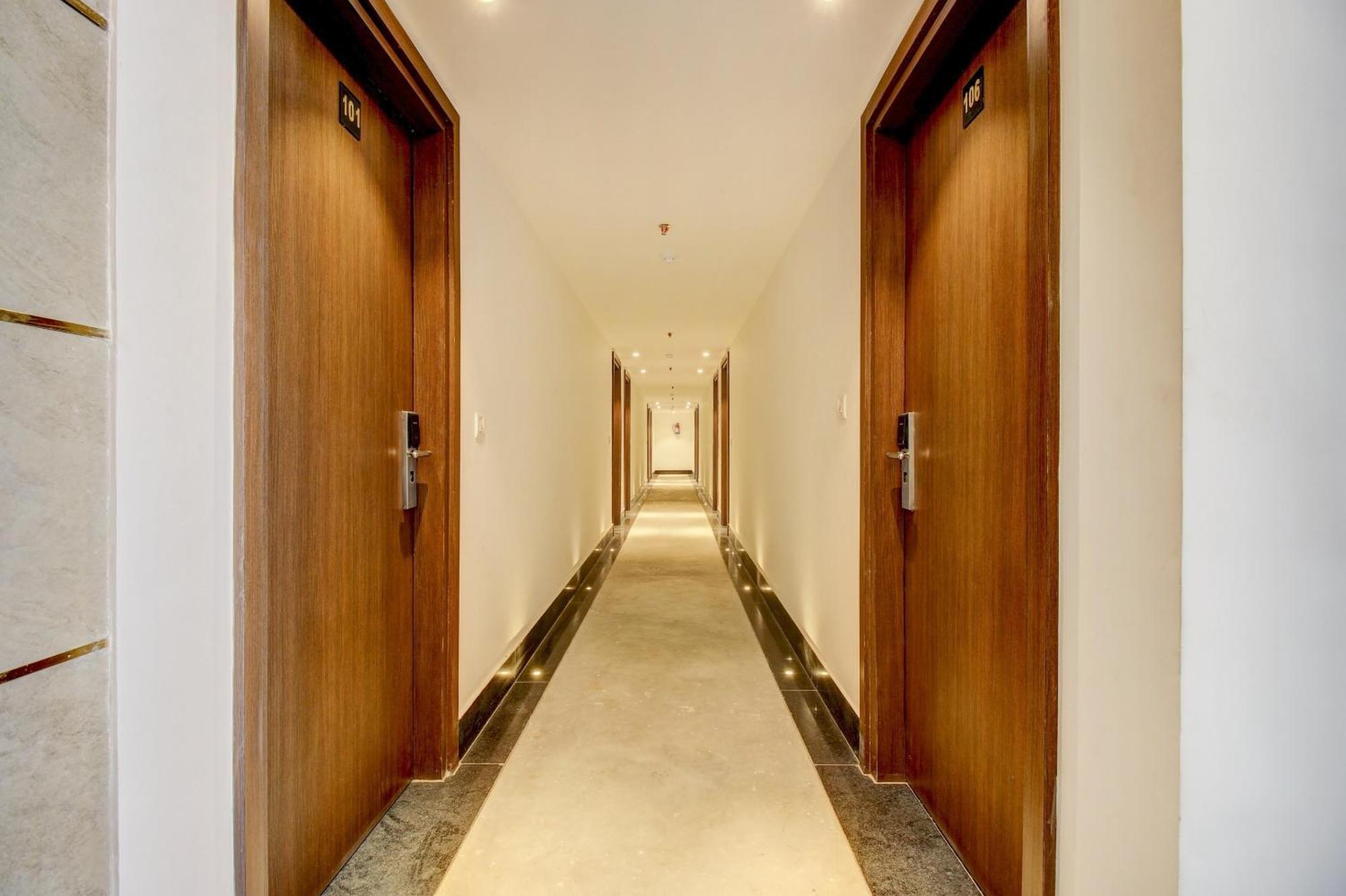 Super Townhouse Oak Aurelia Grand Hotel Lucknow Luaran gambar