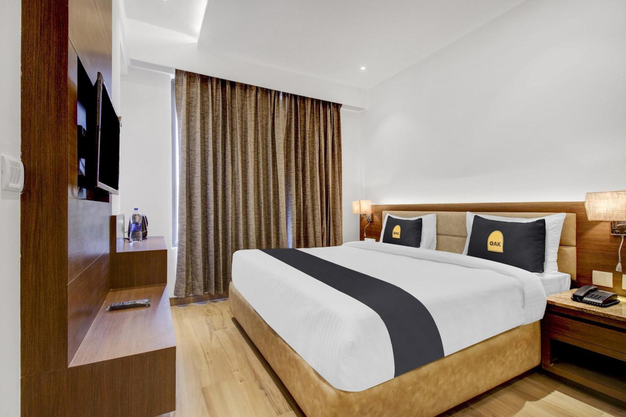 Super Townhouse Oak Aurelia Grand Hotel Lucknow Luaran gambar