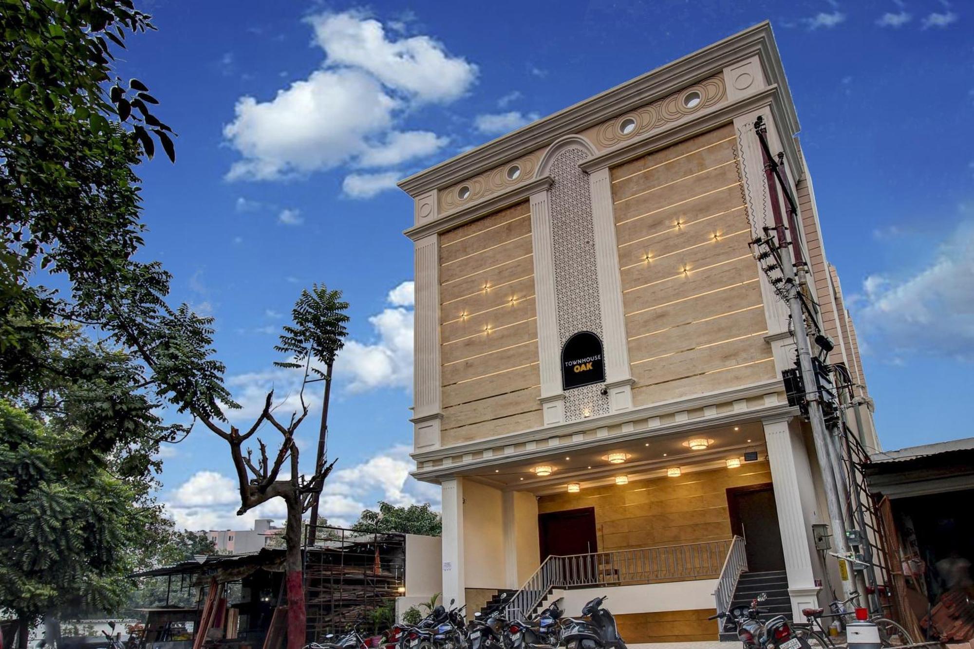 Super Townhouse Oak Aurelia Grand Hotel Lucknow Luaran gambar