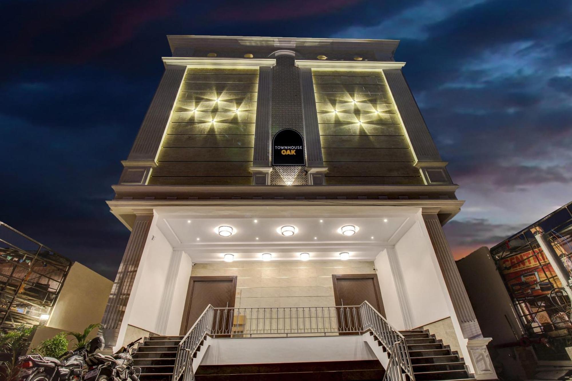 Super Townhouse Oak Aurelia Grand Hotel Lucknow Luaran gambar