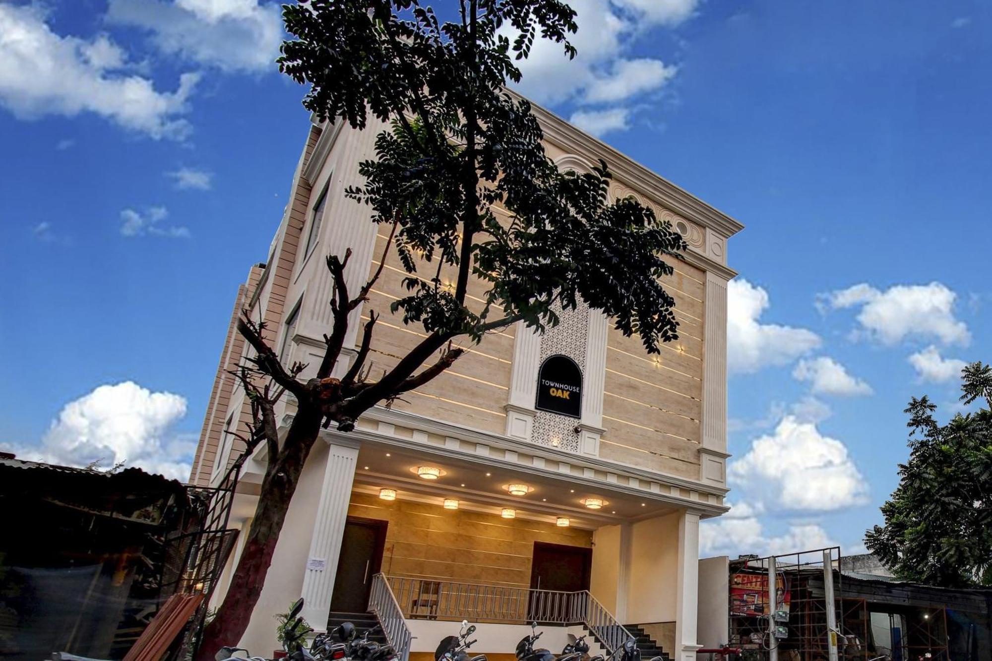 Super Townhouse Oak Aurelia Grand Hotel Lucknow Luaran gambar
