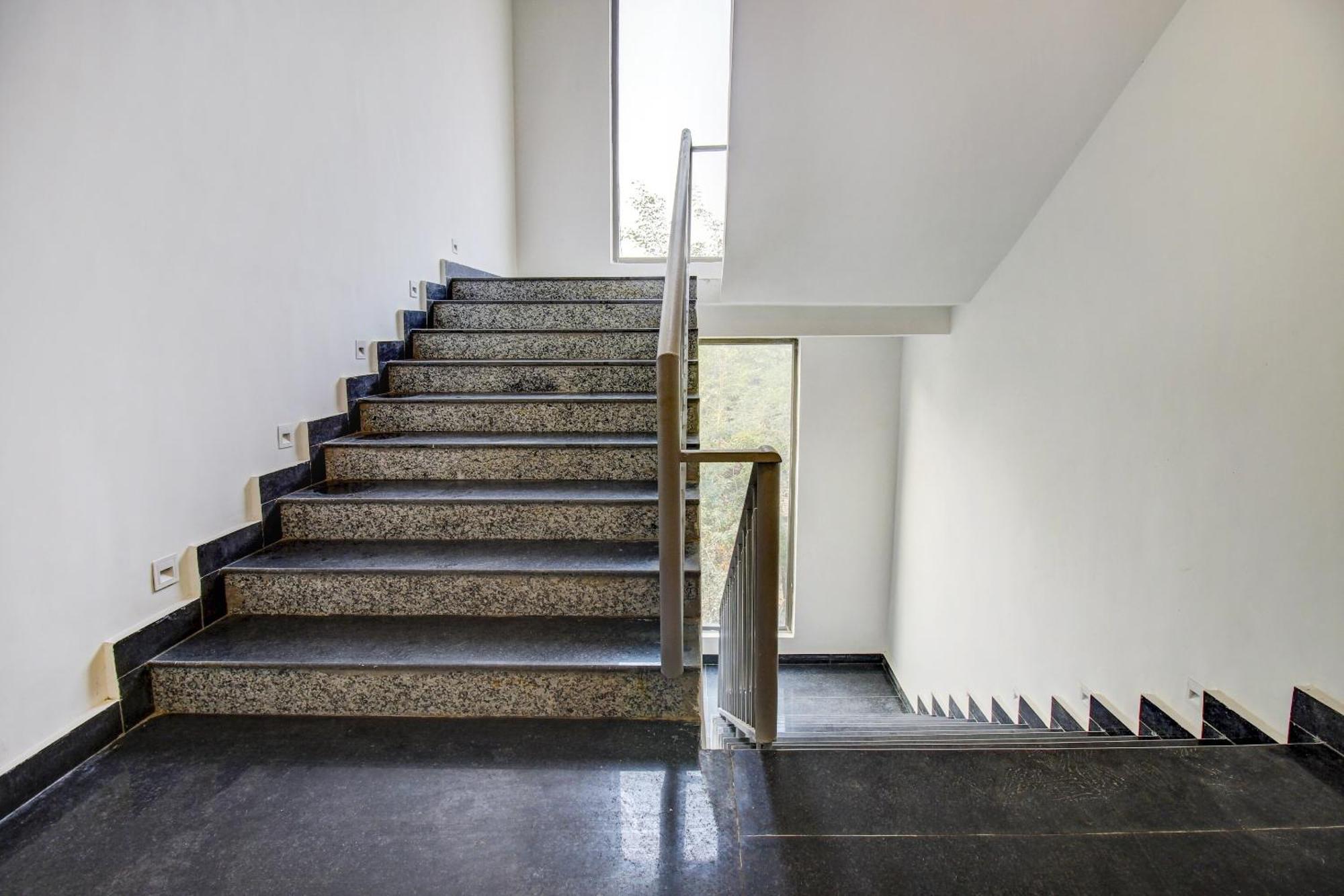 Super Townhouse Oak Aurelia Grand Hotel Lucknow Luaran gambar