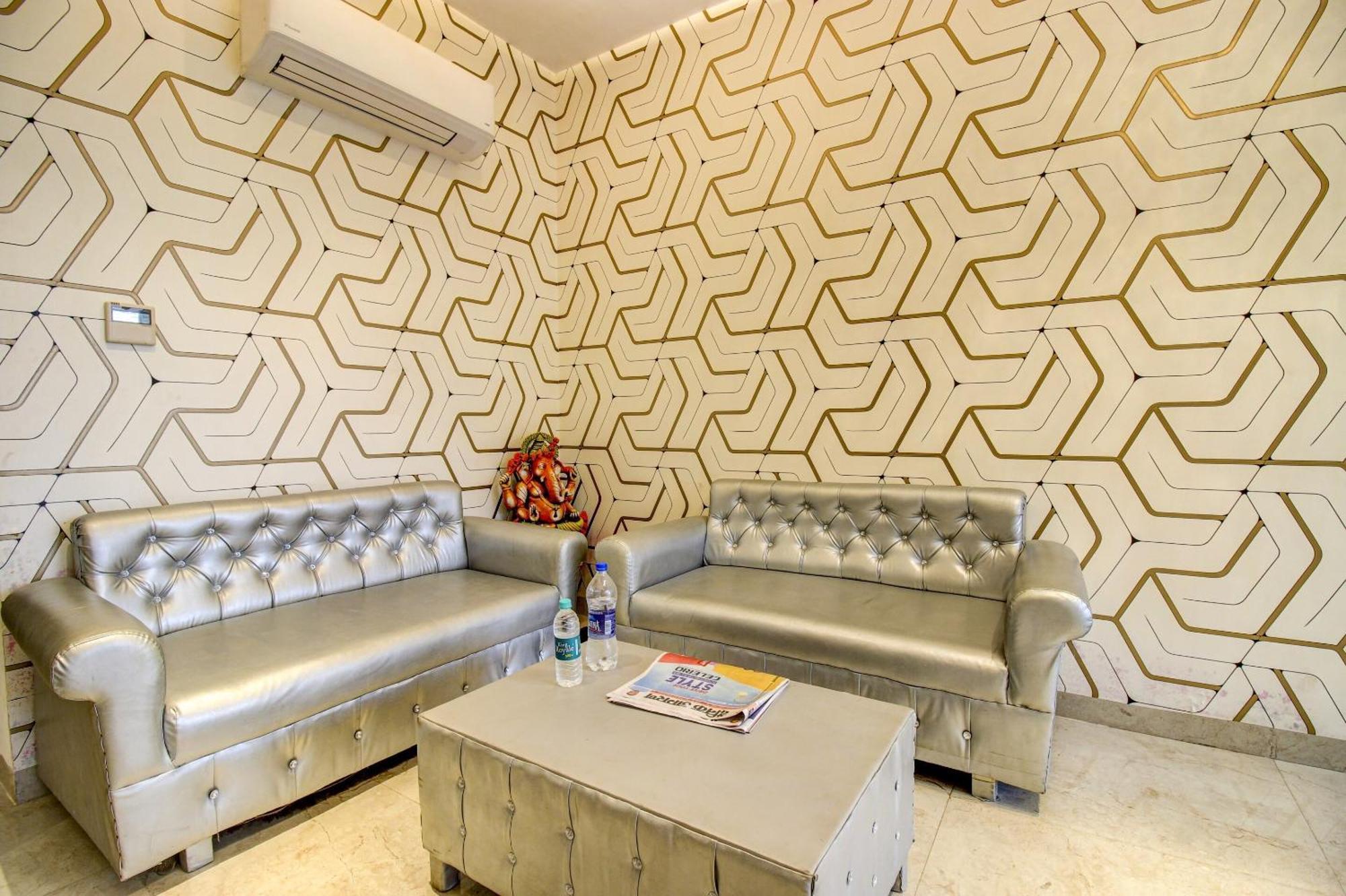 Super Townhouse Oak Aurelia Grand Hotel Lucknow Luaran gambar