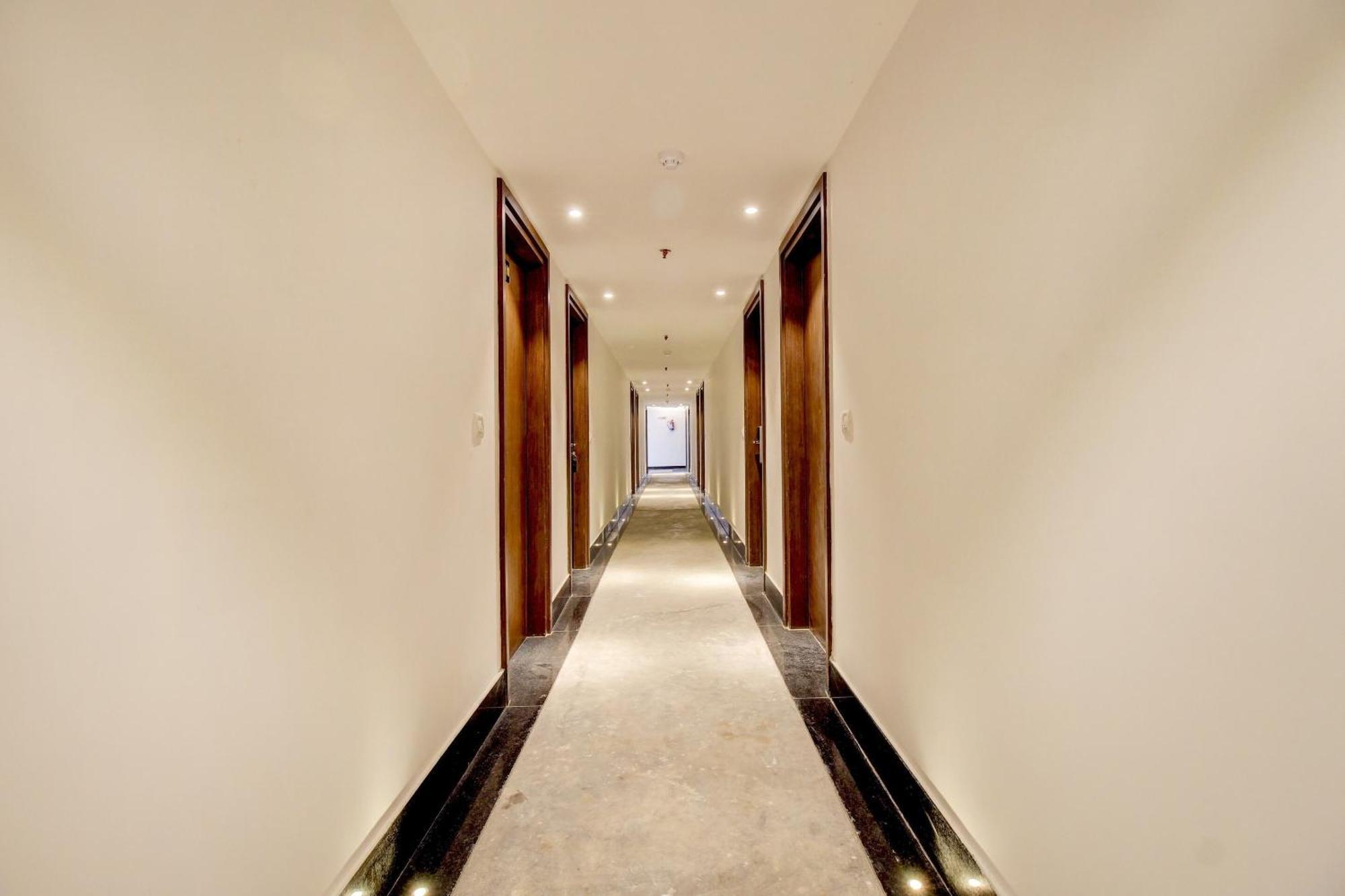 Super Townhouse Oak Aurelia Grand Hotel Lucknow Luaran gambar