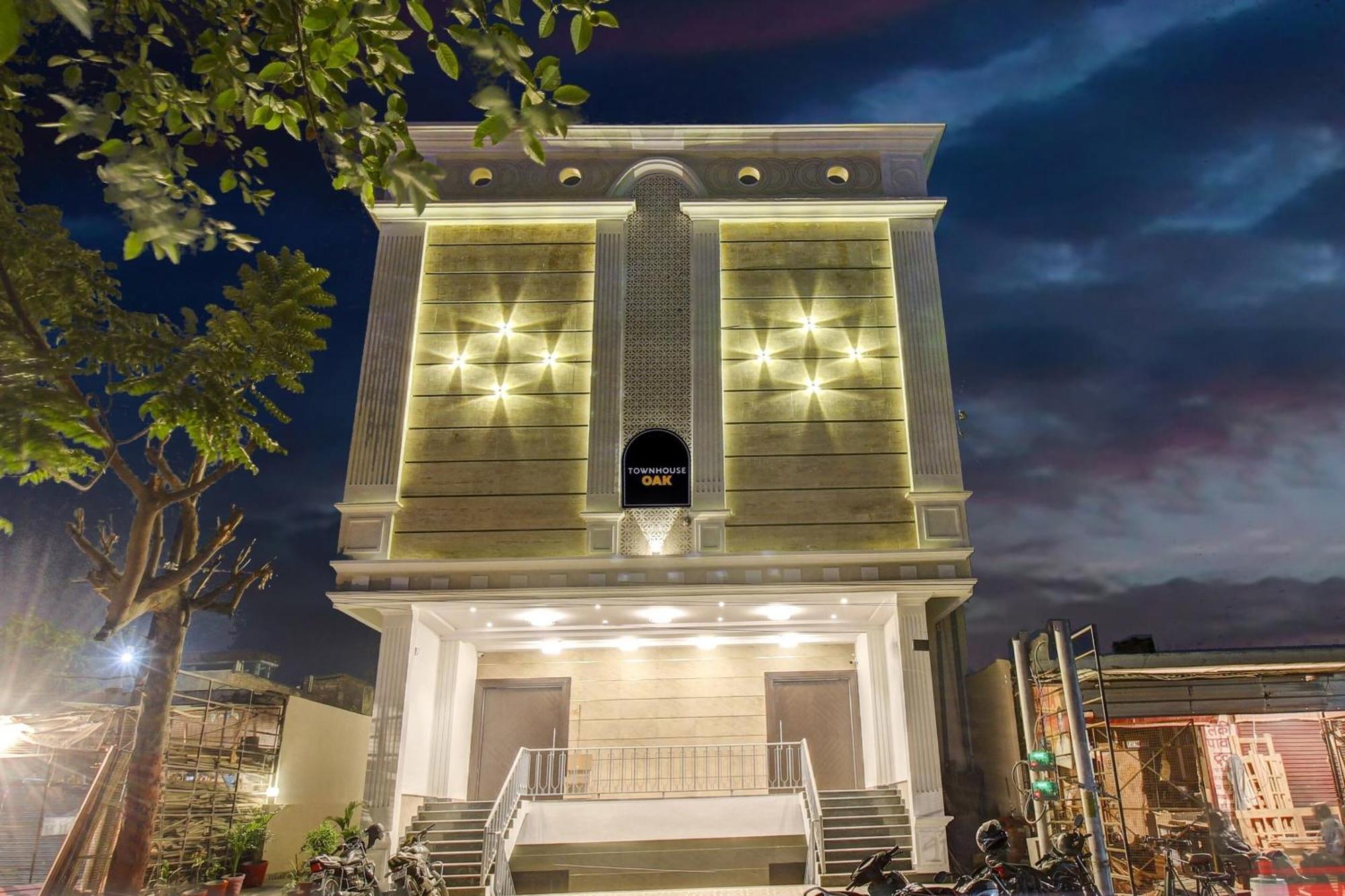 Super Townhouse Oak Aurelia Grand Hotel Lucknow Luaran gambar